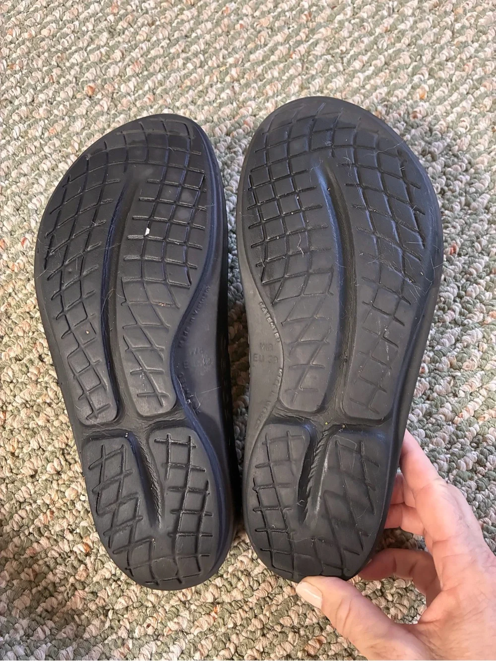 😎 OOFOS oolala black sandals